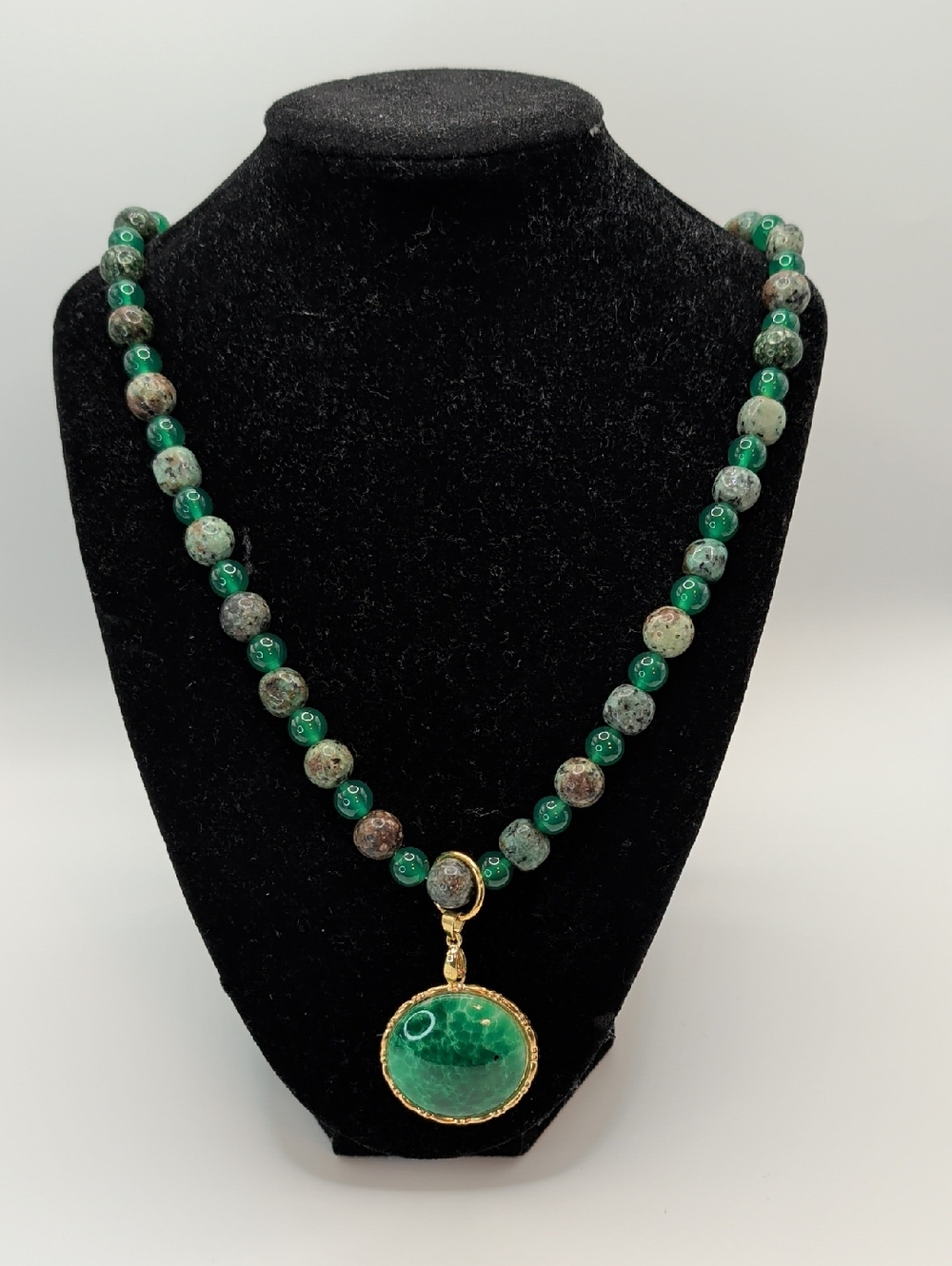 Green Agate Beaded Pendant Necklace with Gold Tone Accent